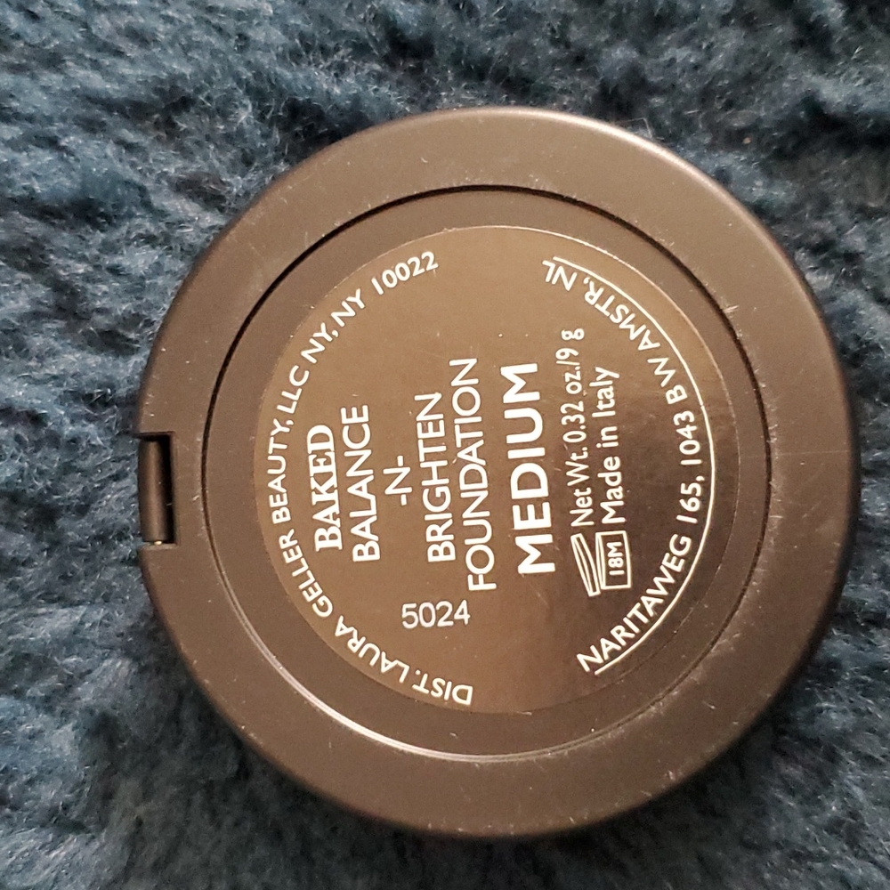 Laura Geller foundation Medium